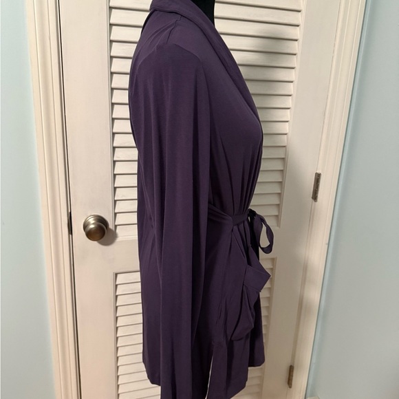 Duluth NEW without tags. Deep Purple Women's Short Robe. With two big pockets. L - Picture 2 of 5